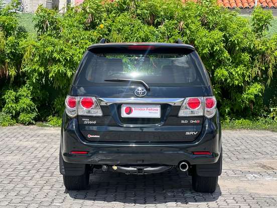 TOYOTA-HILUX SW4-2013