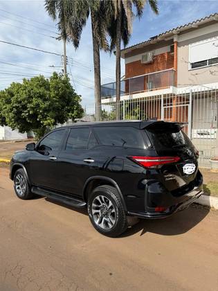 TOYOTA HILUX SW4 2.8 D-4D TURBO DIESEL DIAMOND 7L 4X4 AUTOMÁTICO