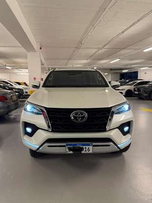 TOYOTA-HILUX SW4-2.8 D-4D TURBO DIESEL SRX 7L 4X4 AUTOMÁTICO TOYOTA-HILUX SW4-2021