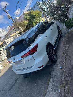 TOYOTA-HILUX SW4-2.8 SRX DIAMOND 4X4 7 LUGARES 16V TURBO INTERCOOLER DIESEL 4P AUTOMÁTICO TOYOTA-HILUX SW4-2018