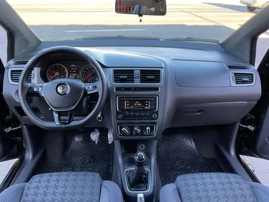 VOLKSWAGEN-FOX-2016