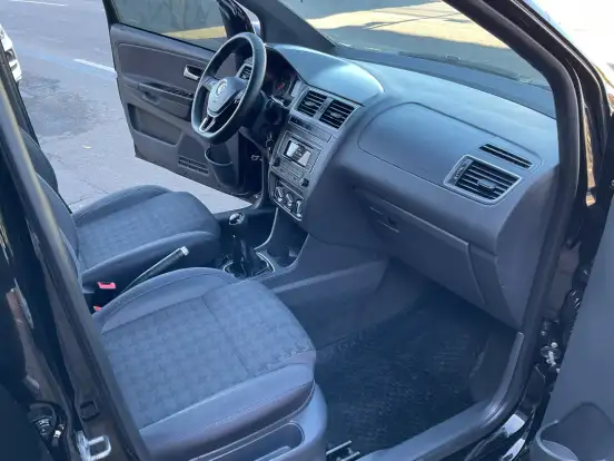 VOLKSWAGEN-FOX-2016