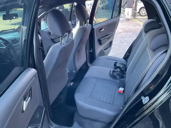 VOLKSWAGEN-FOX-2016