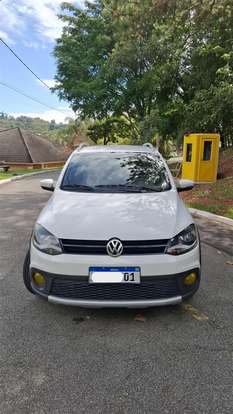VOLKSWAGEN-CROSSFOX-2011