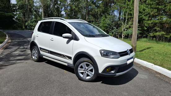 VOLKSWAGEN-CROSSFOX-2011