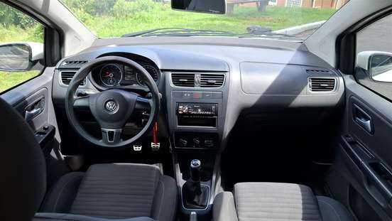 VOLKSWAGEN-CROSSFOX-2011