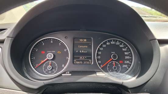 VOLKSWAGEN-CROSSFOX-2011
