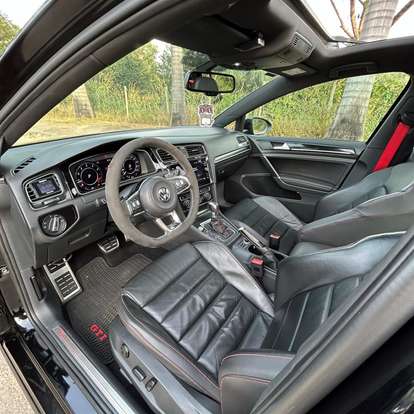 VOLKSWAGEN-GOLF-2015