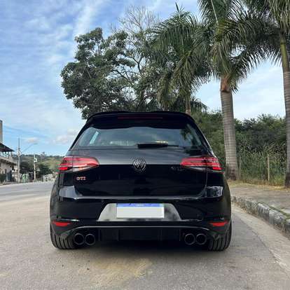 VOLKSWAGEN-GOLF-2015