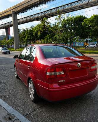 VOLKSWAGEN-POLO SEDAN-2002
