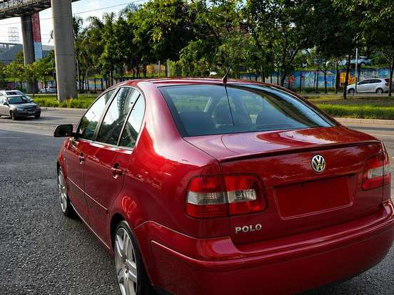 VOLKSWAGEN-POLO SEDAN-2.0 MI 8V GASOLINA 4P MANUAL VOLKSWAGEN-POLO SEDAN-2002