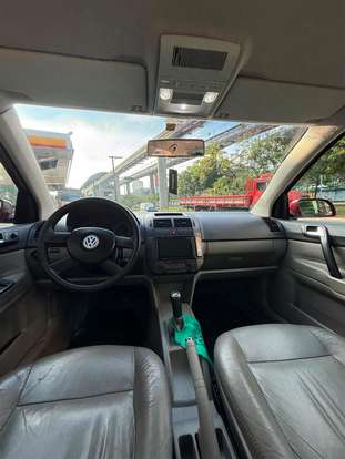 VOLKSWAGEN-POLO SEDAN-2002