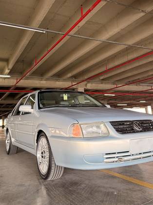 VOLKSWAGEN SANTANA 1.8 MI 8V ÁLCOOL 4P MANUAL