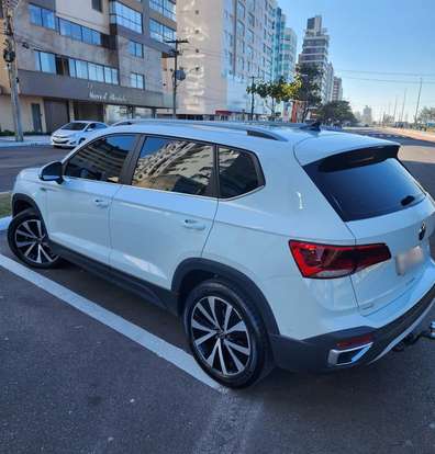 VOLKSWAGEN-TAOS-2023