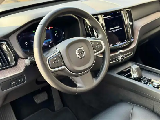 VOLVO-XC60-2022