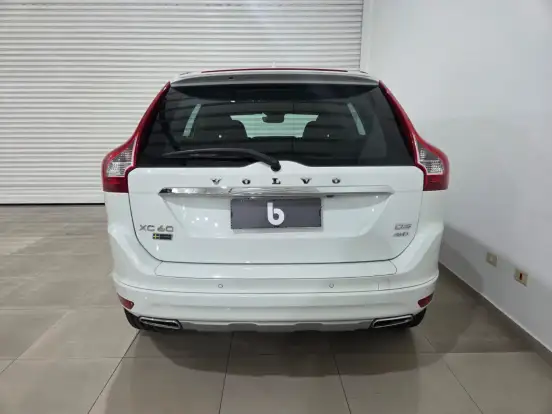 VOLVO-XC60-2.4 D5 MOMENTUM DIESEL AWD 4P AUTOMÁTICO VOLVO-XC60-2017