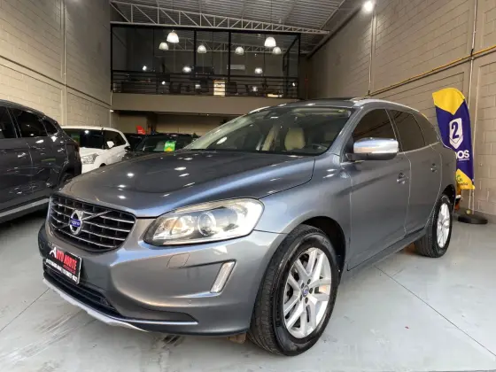 VOLVO XC60 2.4 D5 MOMENTUM DIESEL AWD 4P AUTOMÁTICO VOLVO XC60 2.4 D5 MOMENTUM DIESEL AWD 4P AUTOMÁTICO