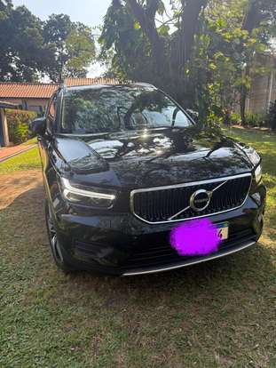 VOLVO-XC40-2019