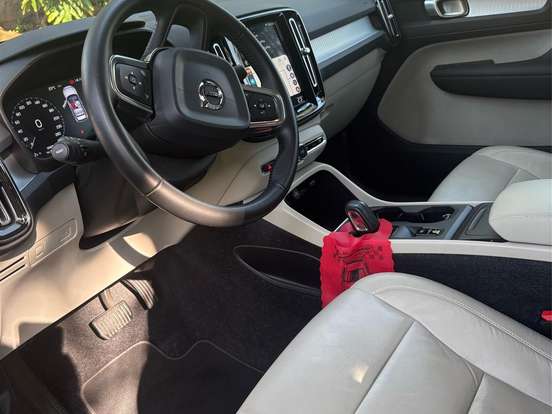 VOLVO-XC40-2.0 T5 GASOLINA MOMENTUM AWD GEARTRONIC VOLVO-XC40-2019