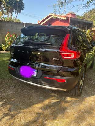 VOLVO-XC40-2019