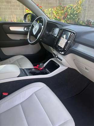 VOLVO-XC40-2019