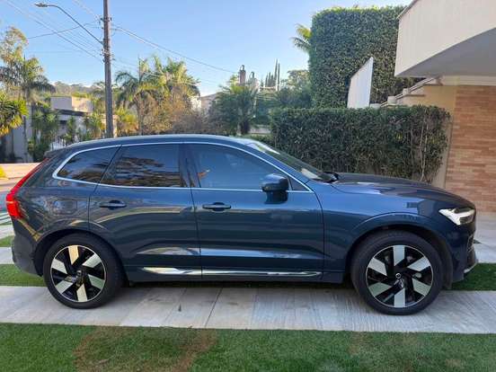 VOLVO-XC60-2023