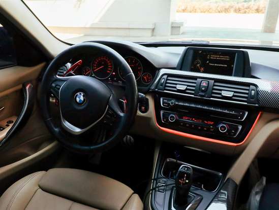 BMW-320i-2015