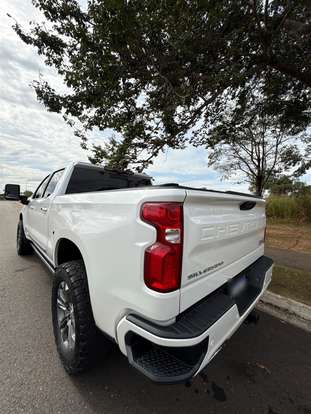 CHEVROLET-SILVERADO-5.3 V8 GASOLINA 1500 HIGH COUNTRY 4X4 AUTOMÁTICO CHEVROLET-SILVERADO-2023