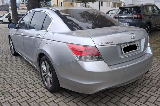 HONDA-ACCORD-2010