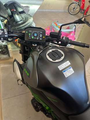 KAWASAKI-Z900-2025