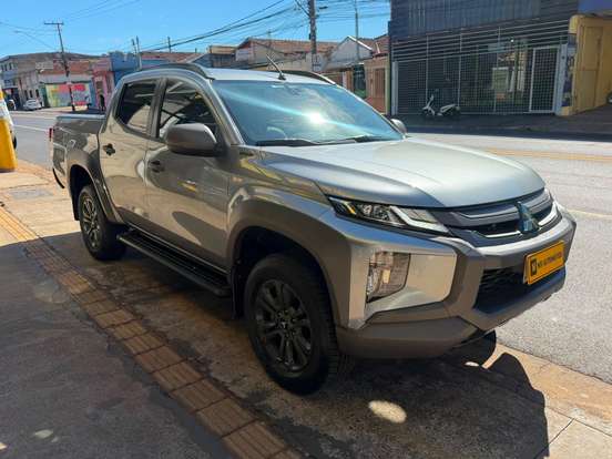MITSUBISHI-L200 TRITON-2.4 16V TURBO DIESEL SPORT OUTDOOR PLUS CD 4P 4X4 AUTOMÁTICO MITSUBISHI-L200 TRITON-2024