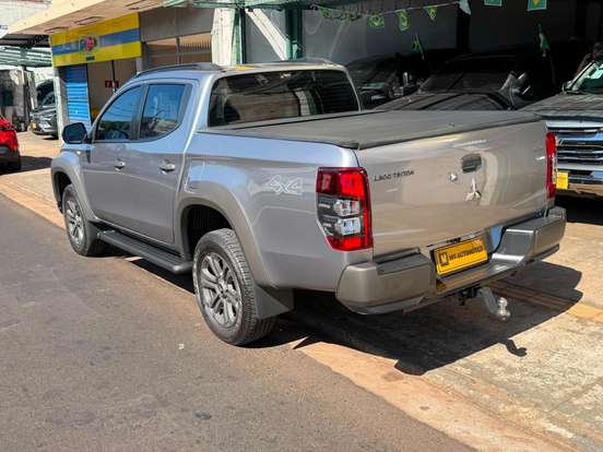 MITSUBISHI-L200 TRITON-2.4 16V TURBO DIESEL SPORT OUTDOOR PLUS CD 4P 4X4 AUTOMÁTICO MITSUBISHI-L200 TRITON-2024