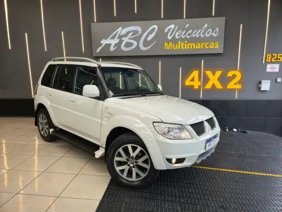 MITSUBISHI-PAJERO TR4-2.0 4X2 16V 140CV FLEX 4P AUTOMÁTICO MITSUBISHI-PAJERO TR4-2014