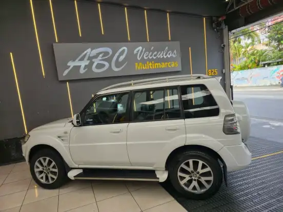MITSUBISHI-PAJERO TR4-2.0 4X2 16V 140CV FLEX 4P AUTOMÁTICO MITSUBISHI-PAJERO TR4-2014
