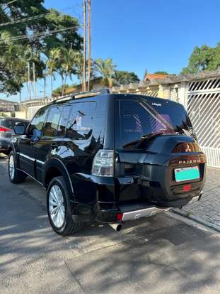 MITSUBISHI-PAJERO-2015
