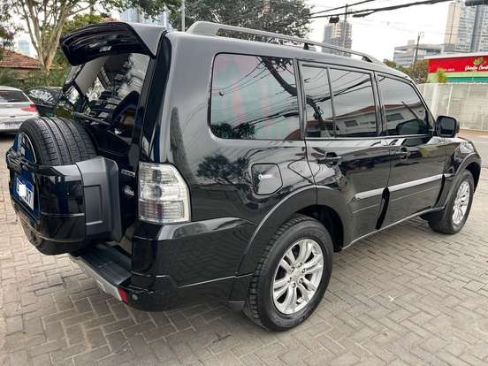 MITSUBISHI-PAJERO FULL-2011