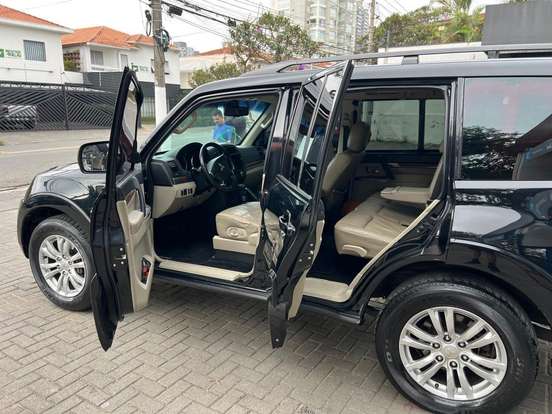 MITSUBISHI-PAJERO FULL-2011