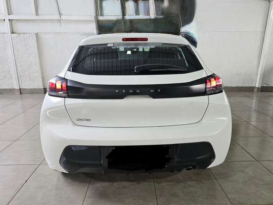 PEUGEOT-208-2024