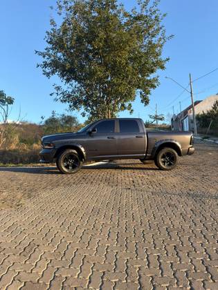 RAM CLASSIC 5.7 V8 GASOLINA LARAMIE NIGHT EDITION CD 4X4 AUTOMÁTICO