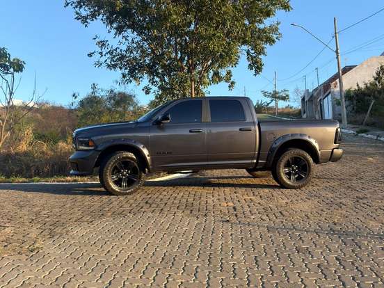 RAM-CLASSIC-5.7 V8 GASOLINA LARAMIE NIGHT EDITION CD 4X4 AUTOMÁTICO RAM-CLASSIC-2023