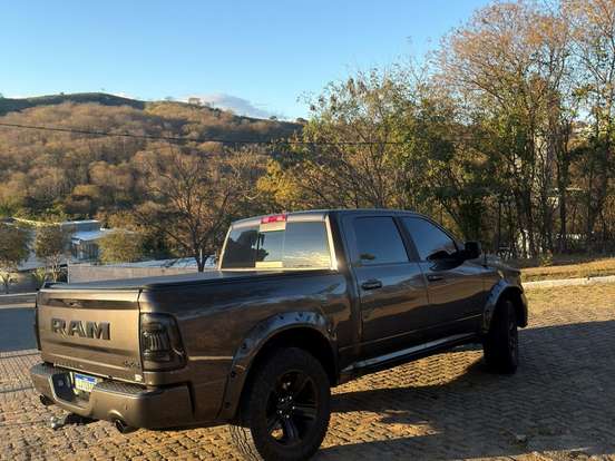 RAM-CLASSIC-5.7 V8 GASOLINA LARAMIE NIGHT EDITION CD 4X4 AUTOMÁTICO RAM-CLASSIC-2023