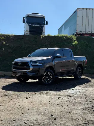 TOYOTA HILUX 2.8 D-4D TURBO DIESEL CD SRX 4X4 AUTOMÁTICO