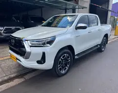 TOYOTA HILUX 2.8 D-4D TURBO DIESEL CD SRX 4X4 AUTOMÁTICO TOYOTA HILUX 2.8 D-4D TURBO DIESEL CD SRX 4X4 AUTOMÁTICO
