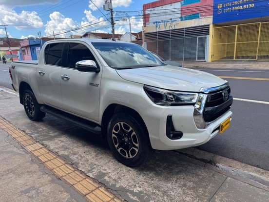 TOYOTA-HILUX-2.8 D-4D TURBO DIESEL CD SRX 4X4 AUTOMÁTICO TOYOTA-HILUX-2021