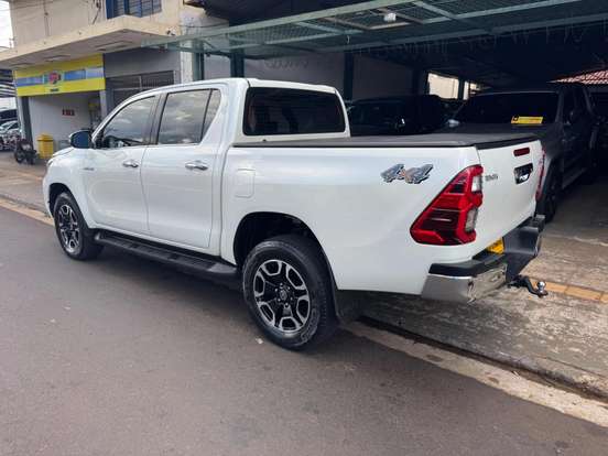 TOYOTA-HILUX-2.8 D-4D TURBO DIESEL CD SRX 4X4 AUTOMÁTICO TOYOTA-HILUX-2021