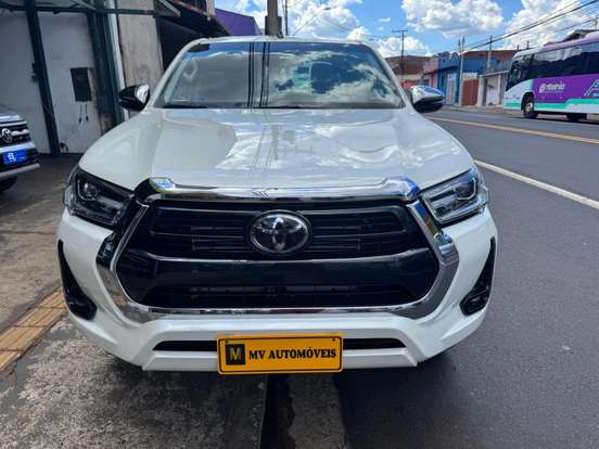 TOYOTA-HILUX-2021
