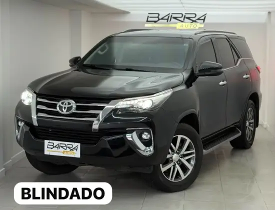 TOYOTA HILUX SW4 2.8 SRX 4X4 7 LUGARES 16V TURBO INTERCOOLER DIESEL 4P AUTOMÁTICO TOYOTA HILUX SW4 2.8 SRX 4X4 7 LUGARES 16V TURBO INTERCOOLER DIESEL 4P AUTOMÁTICO
