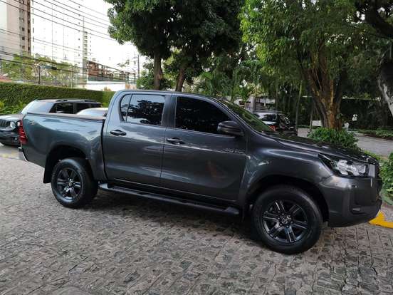 TOYOTA-HILUX-2.8 D-4D TURBO DIESEL CD SR 4X4 AUTOMÁTICO TOYOTA-HILUX-2024