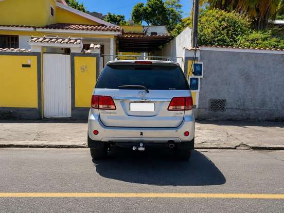 TOYOTA-HILUX SW4-2006