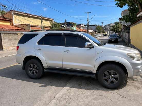 TOYOTA-HILUX SW4-3.0 SRV 4X4 16V TURBO INTERCOOLER DIESEL 4P AUTOMÁTICO TOYOTA-HILUX SW4-2006